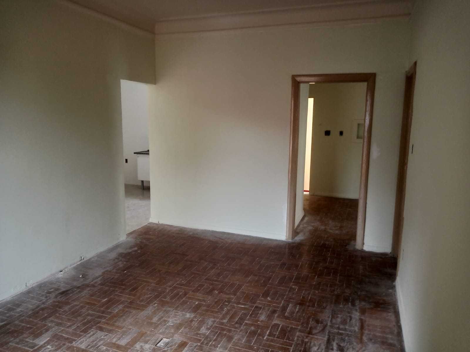 Casa à venda com 7 quartos, 220m² - Foto 2