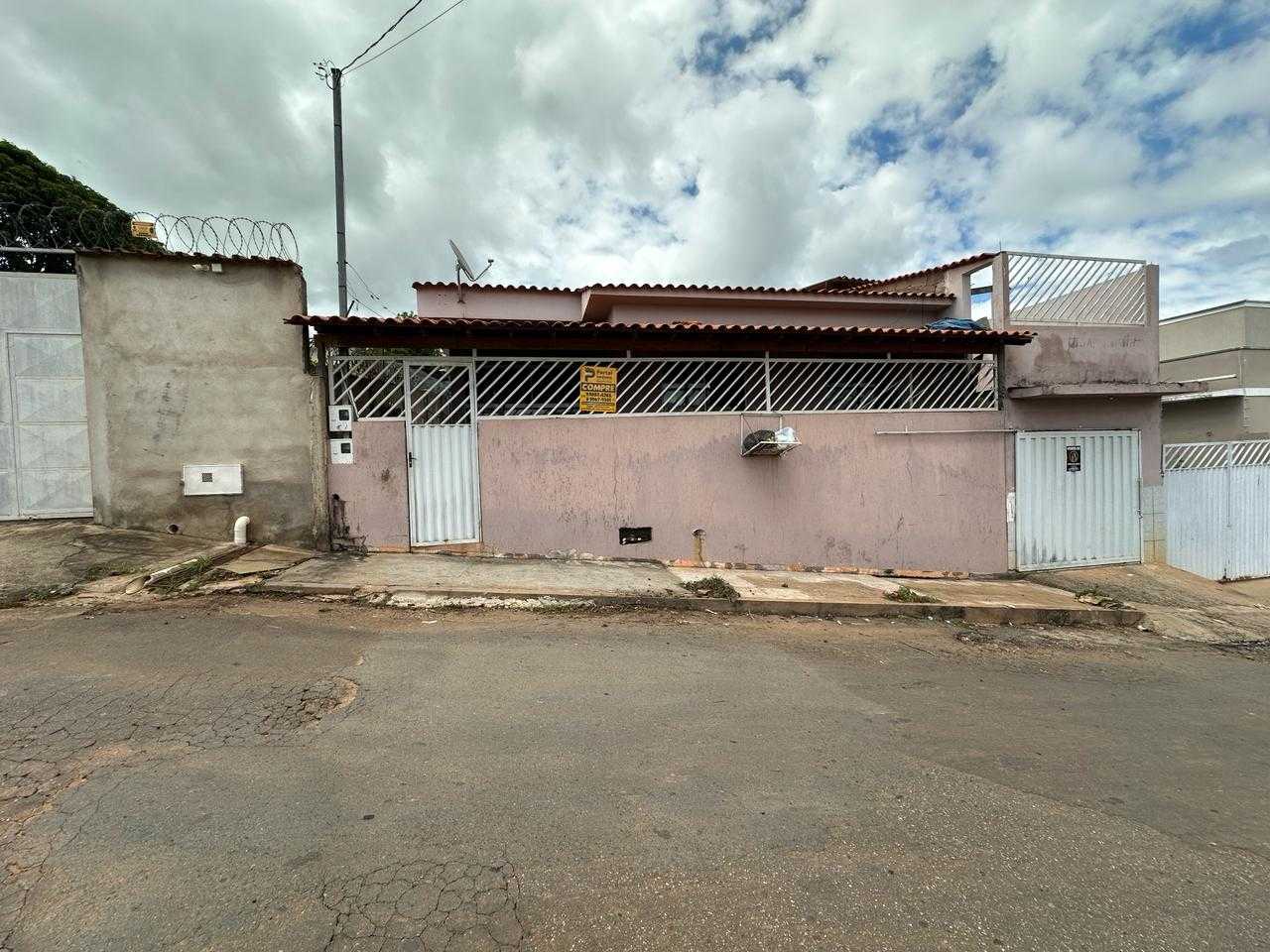 Casa à venda com 3 quartos, 200m² - Foto 1