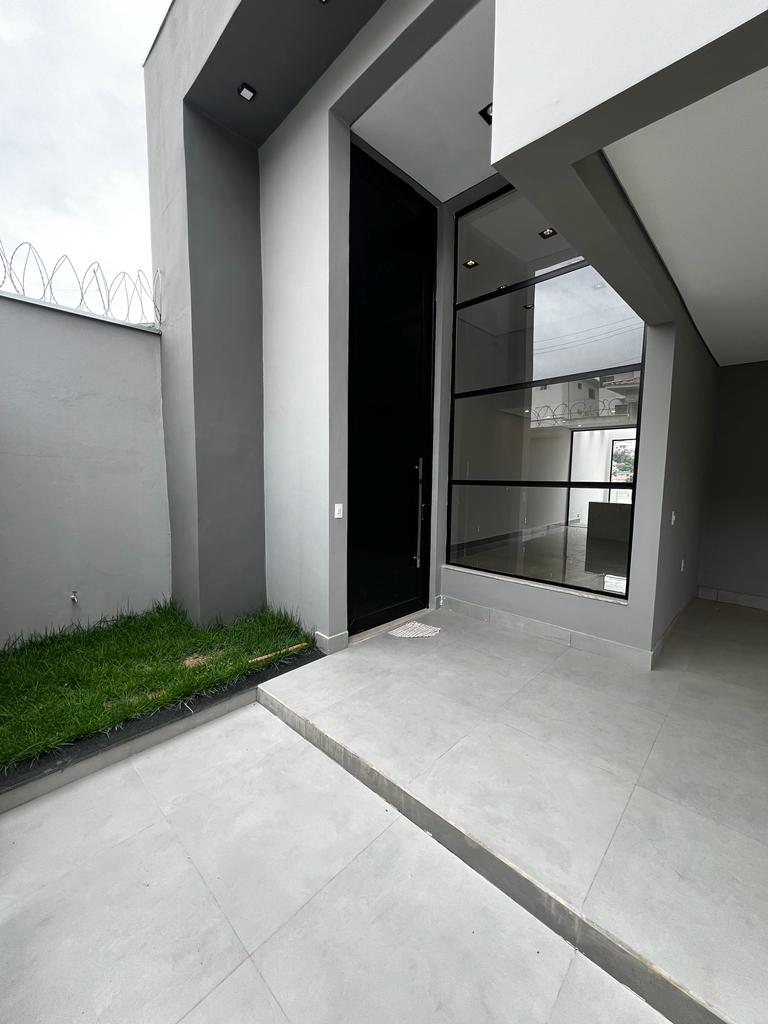 Casa à venda com 3 quartos, 210m² - Foto 2