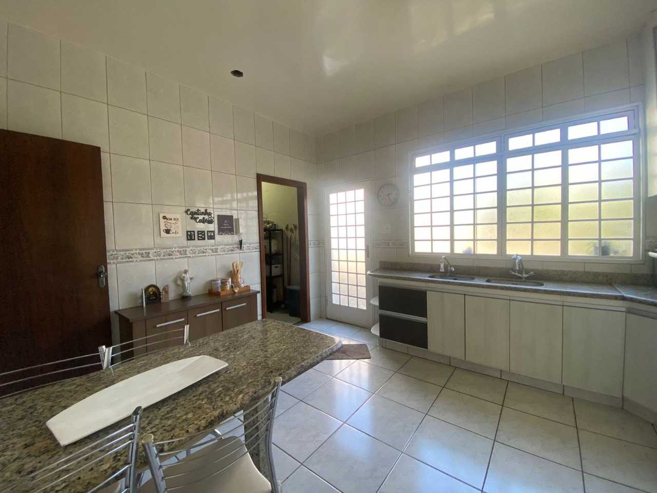 Casa à venda com 4 quartos, 360m² - Foto 6