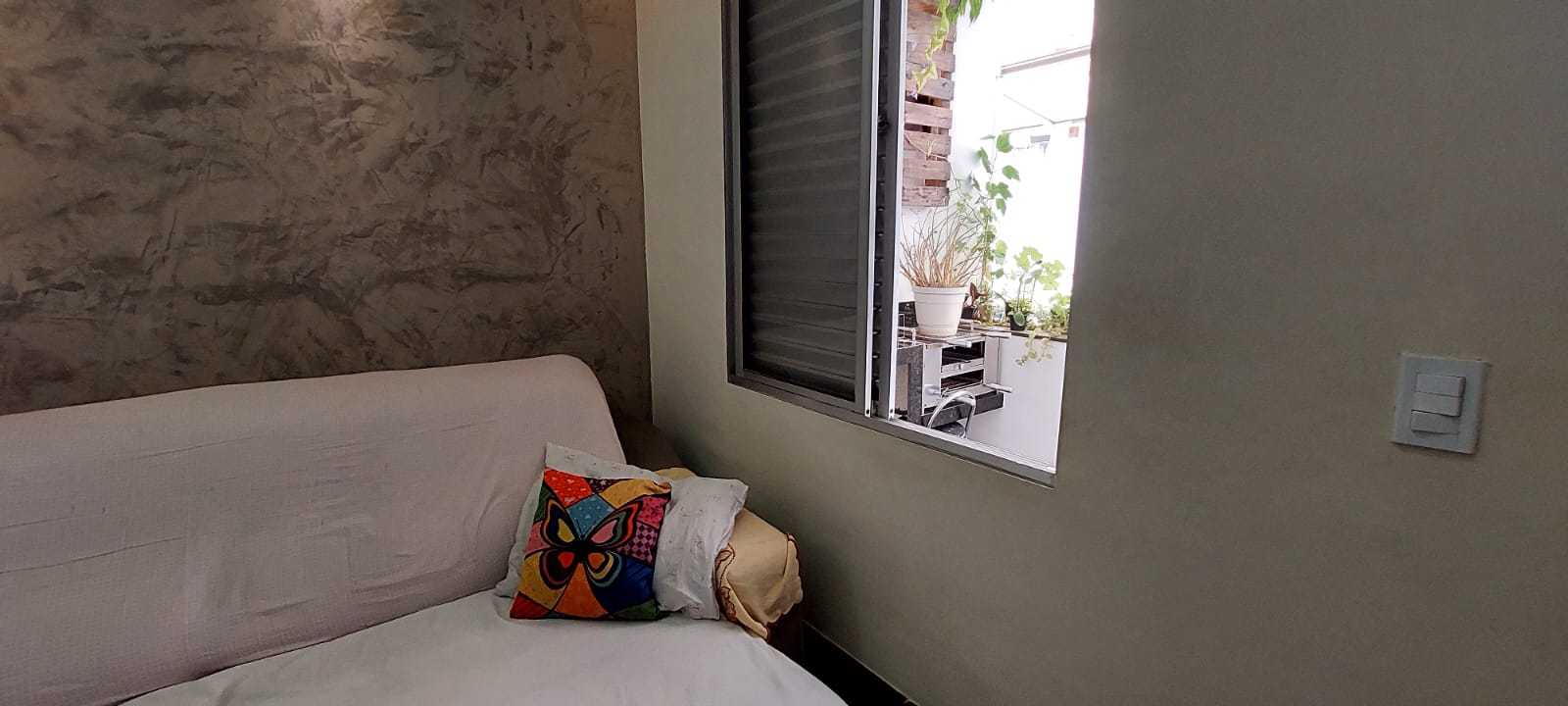 Casa à venda com 2 quartos, 70m² - Foto 4