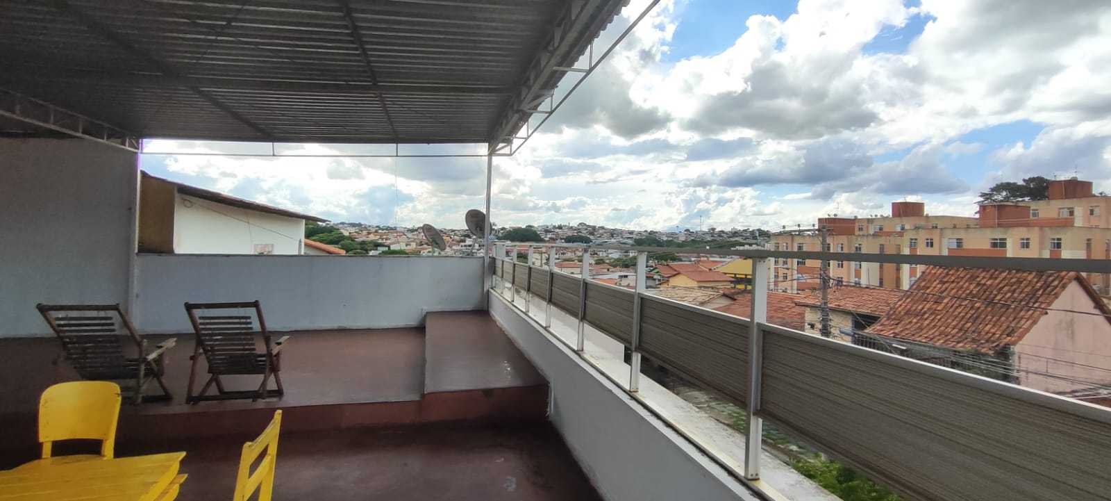 Casa à venda com 4 quartos, 248m² - Foto 1