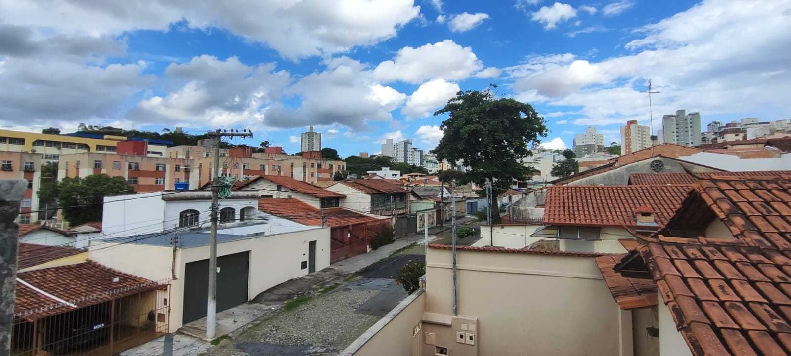 Casa à venda com 4 quartos, 248m² - Foto 2