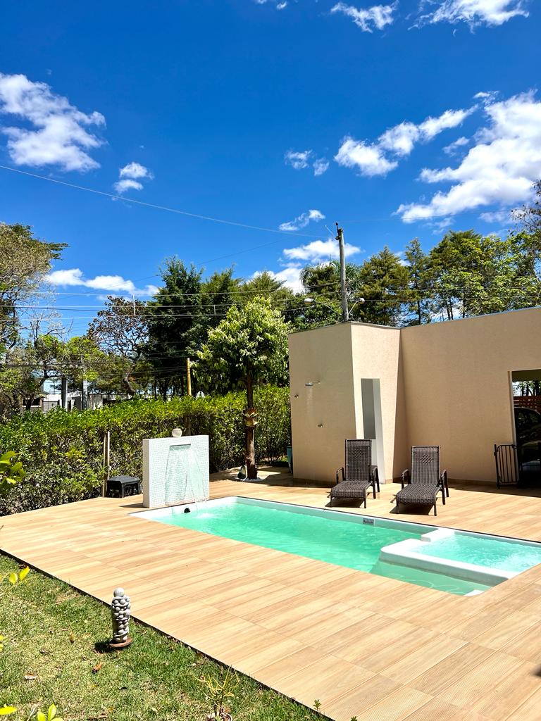 Casa de Condomínio à venda com 4 quartos, 320m² - Foto 1