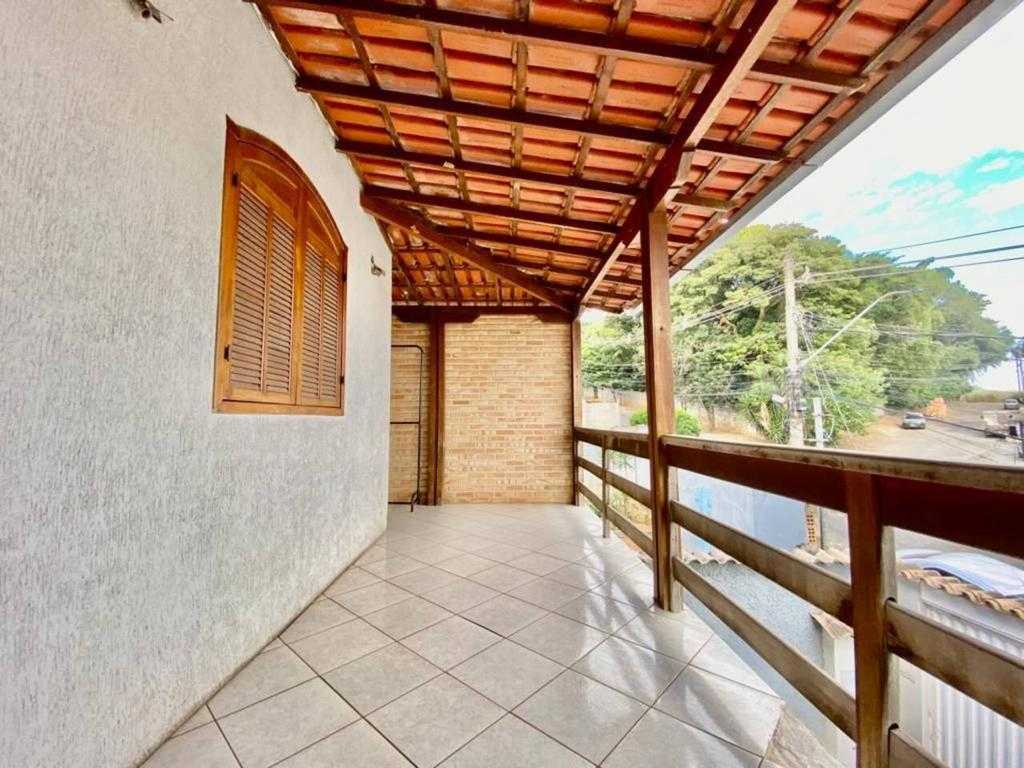 Casa à venda com 4 quartos, 180m² - Foto 12