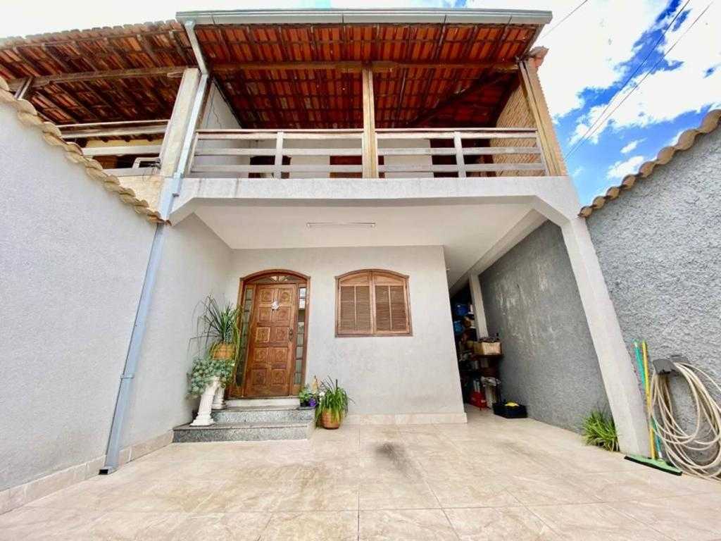 Casa à venda com 4 quartos, 180m² - Foto 2