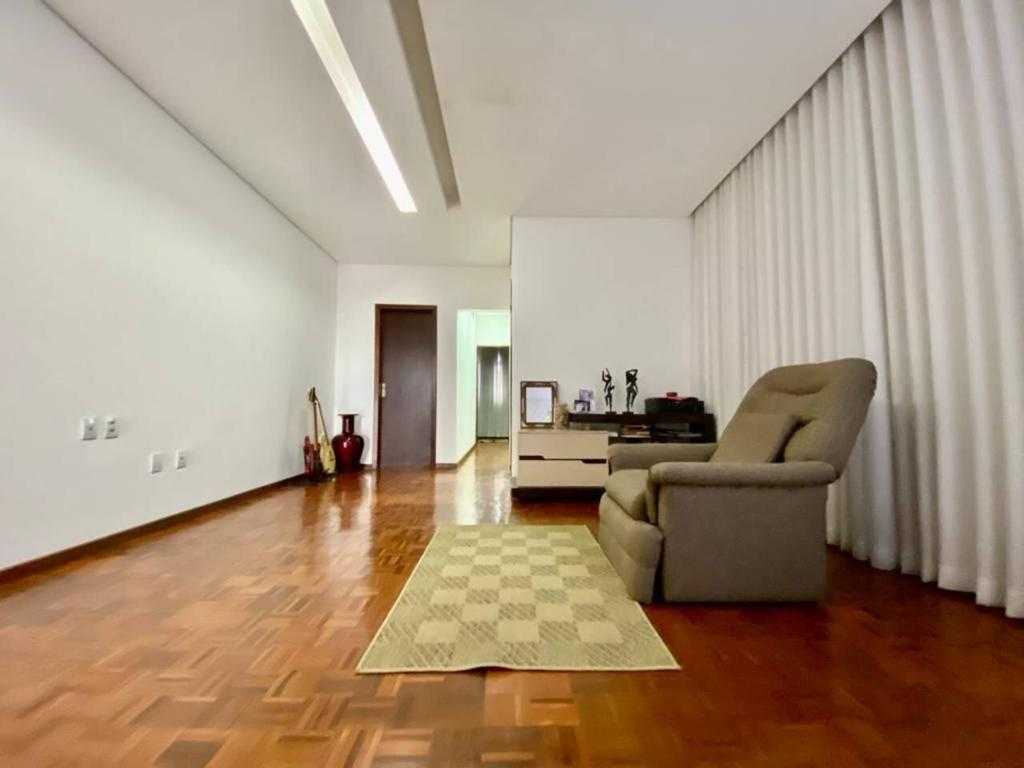 Casa à venda com 4 quartos, 180m² - Foto 8