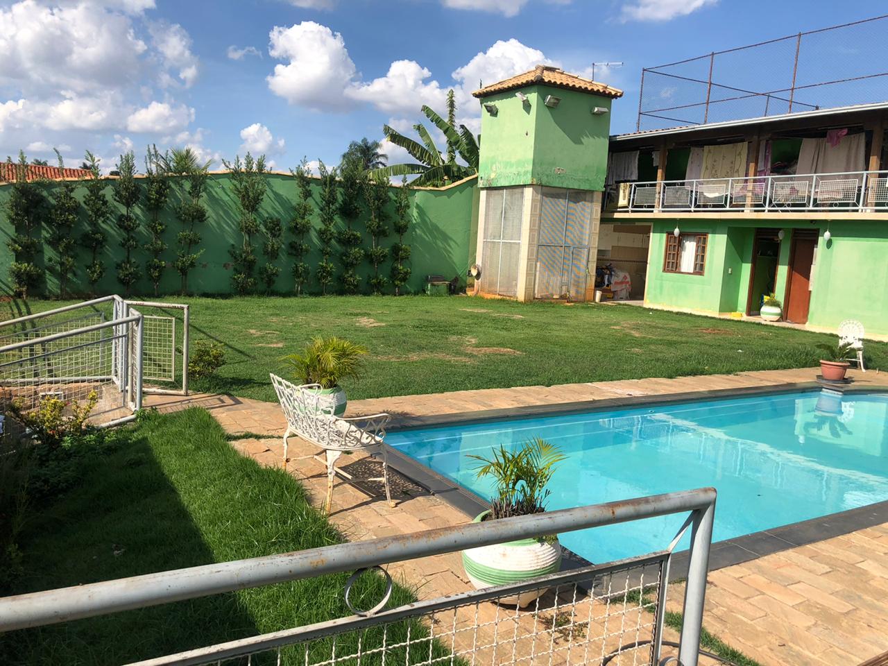 Casa à venda com 3 quartos, 1000m² - Foto 1