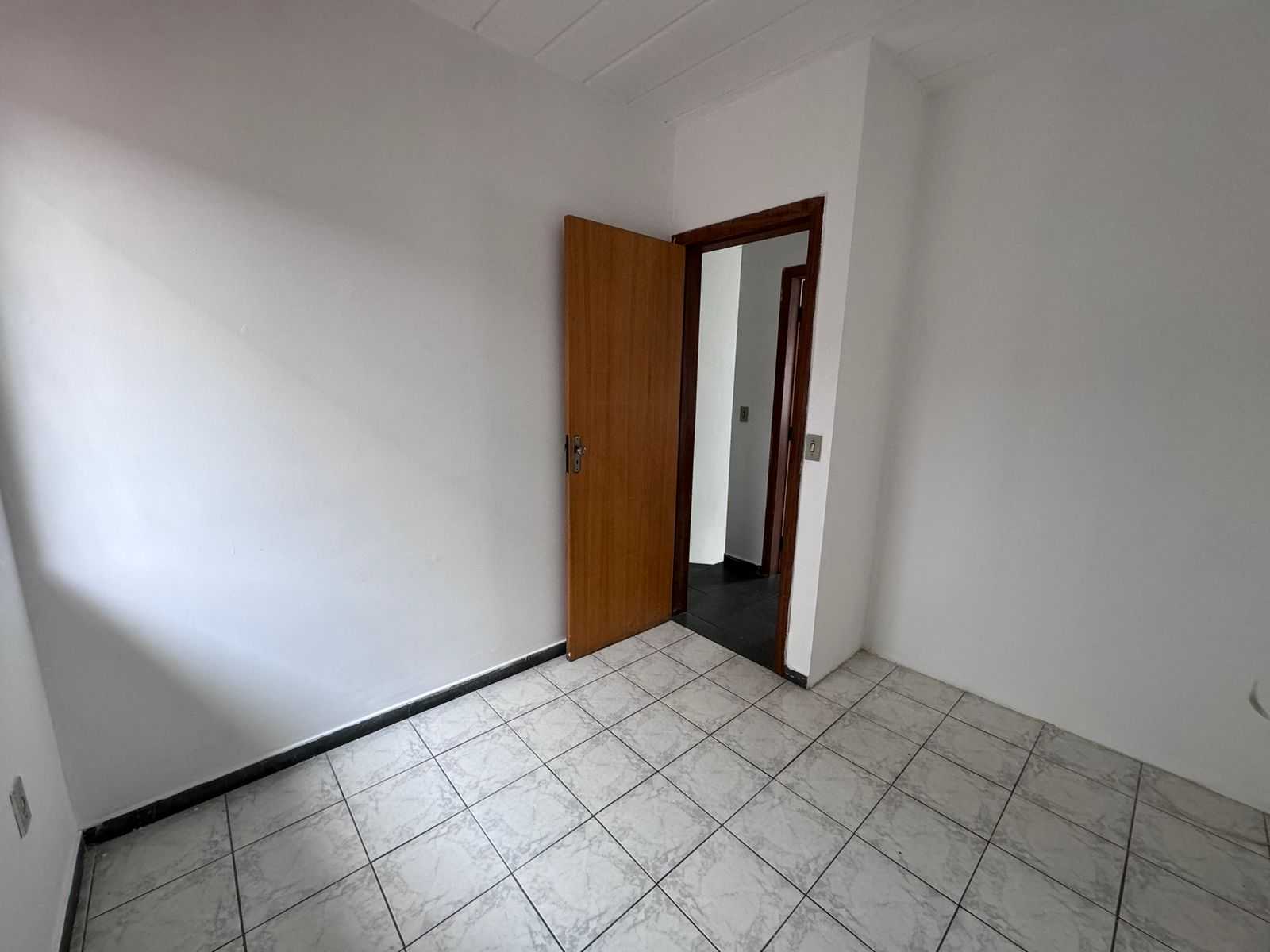 Casa à venda com 2 quartos, 70m² - Foto 6