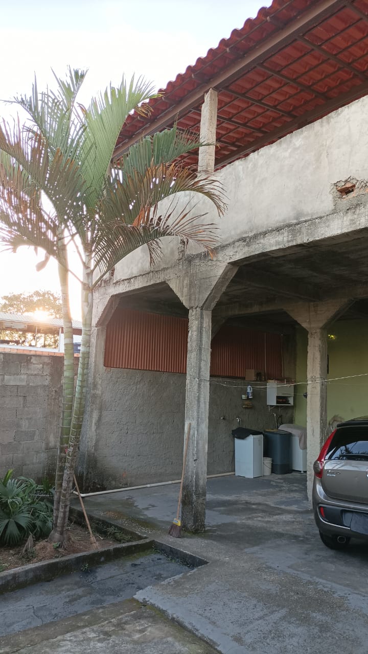 Casa à venda com 3 quartos, 360m² - Foto 1