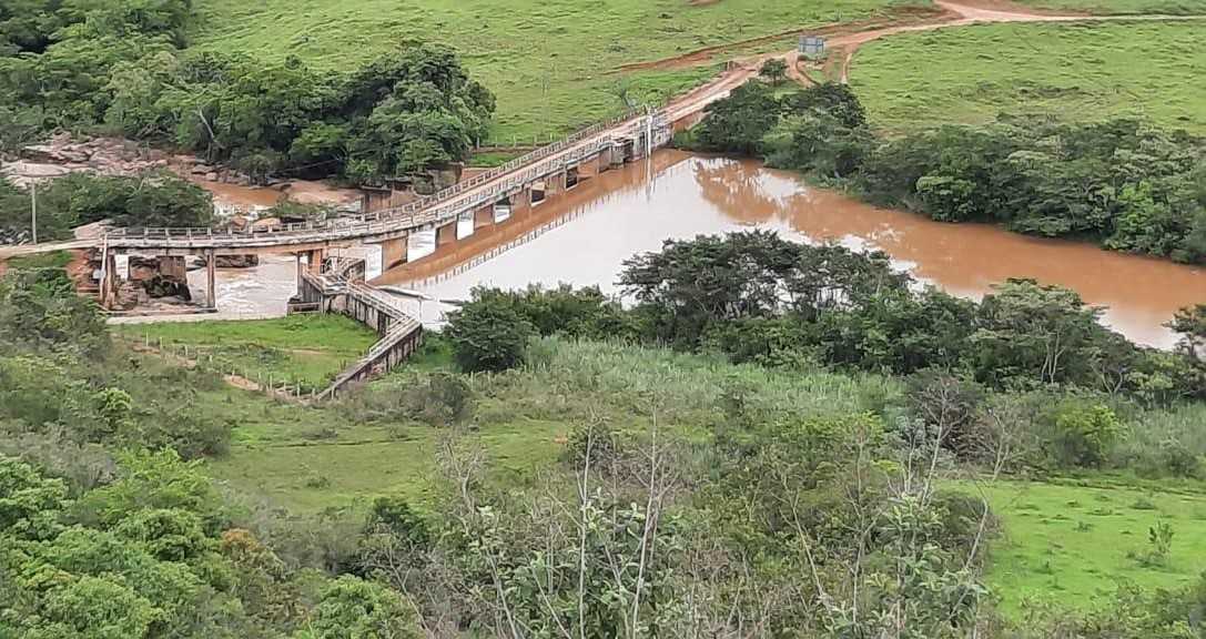 Chácara à venda com 2 quartos, 4000000m² - Foto 3