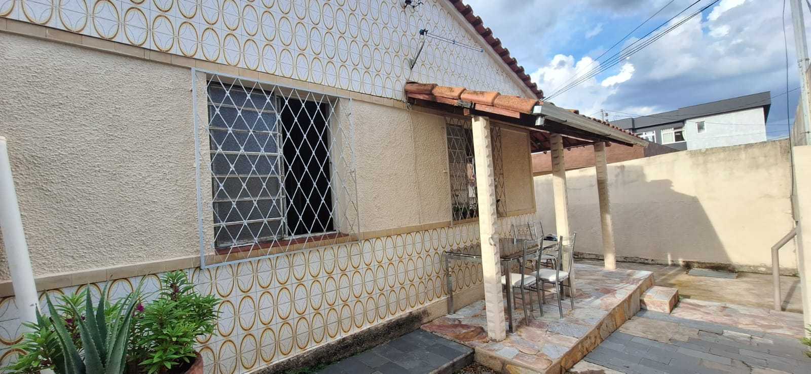 Casa à venda com 3 quartos, 80m² - Foto 1