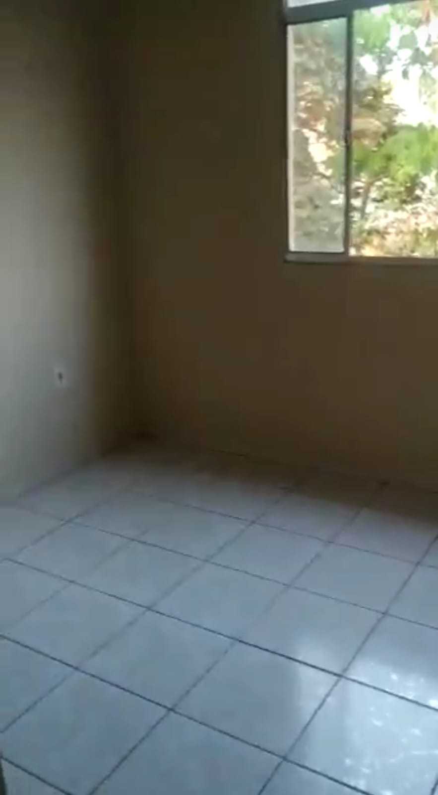 Casa à venda com 2 quartos, 60m² - Foto 2