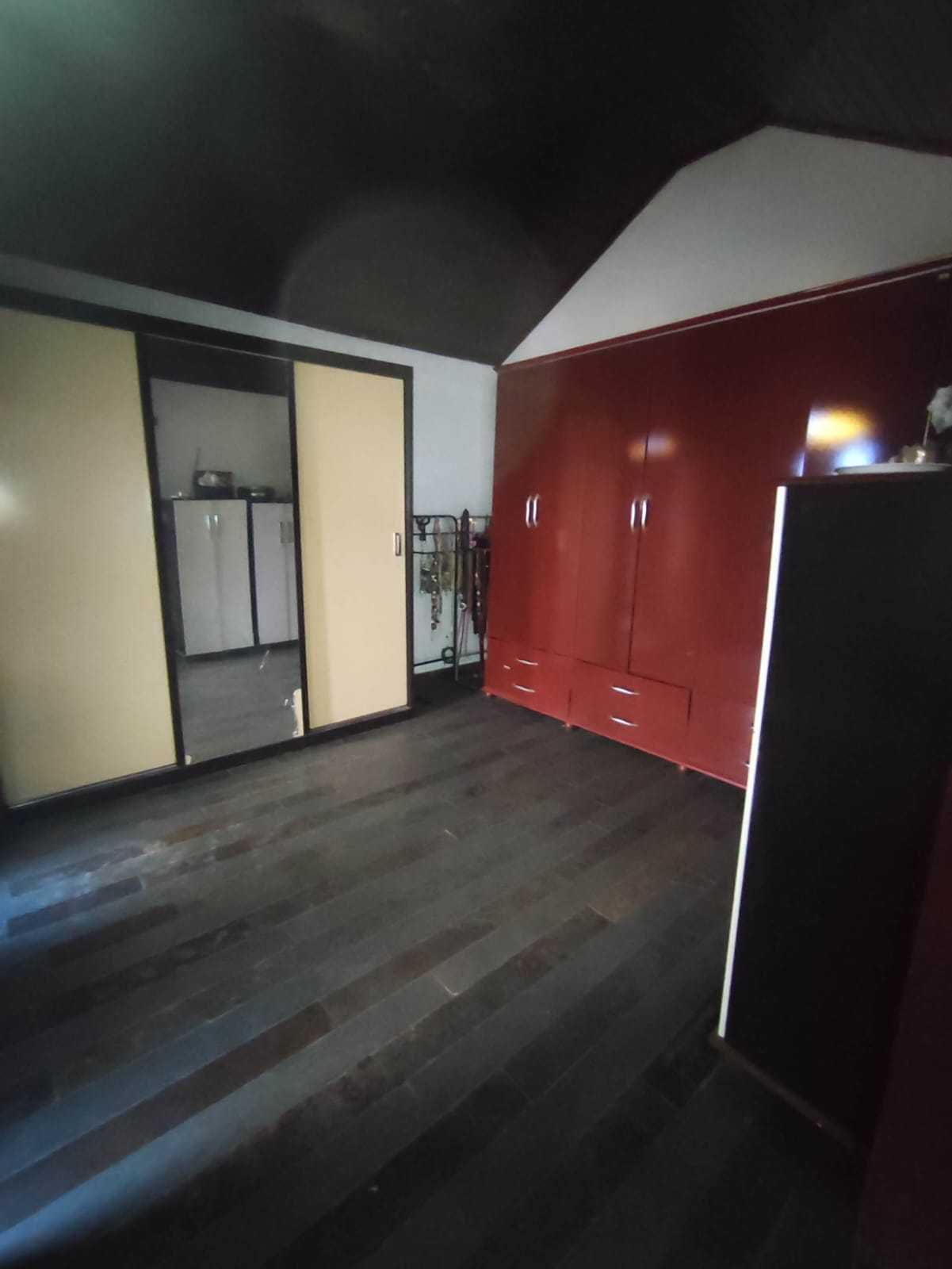 Casa à venda com 6 quartos, 250m² - Foto 8