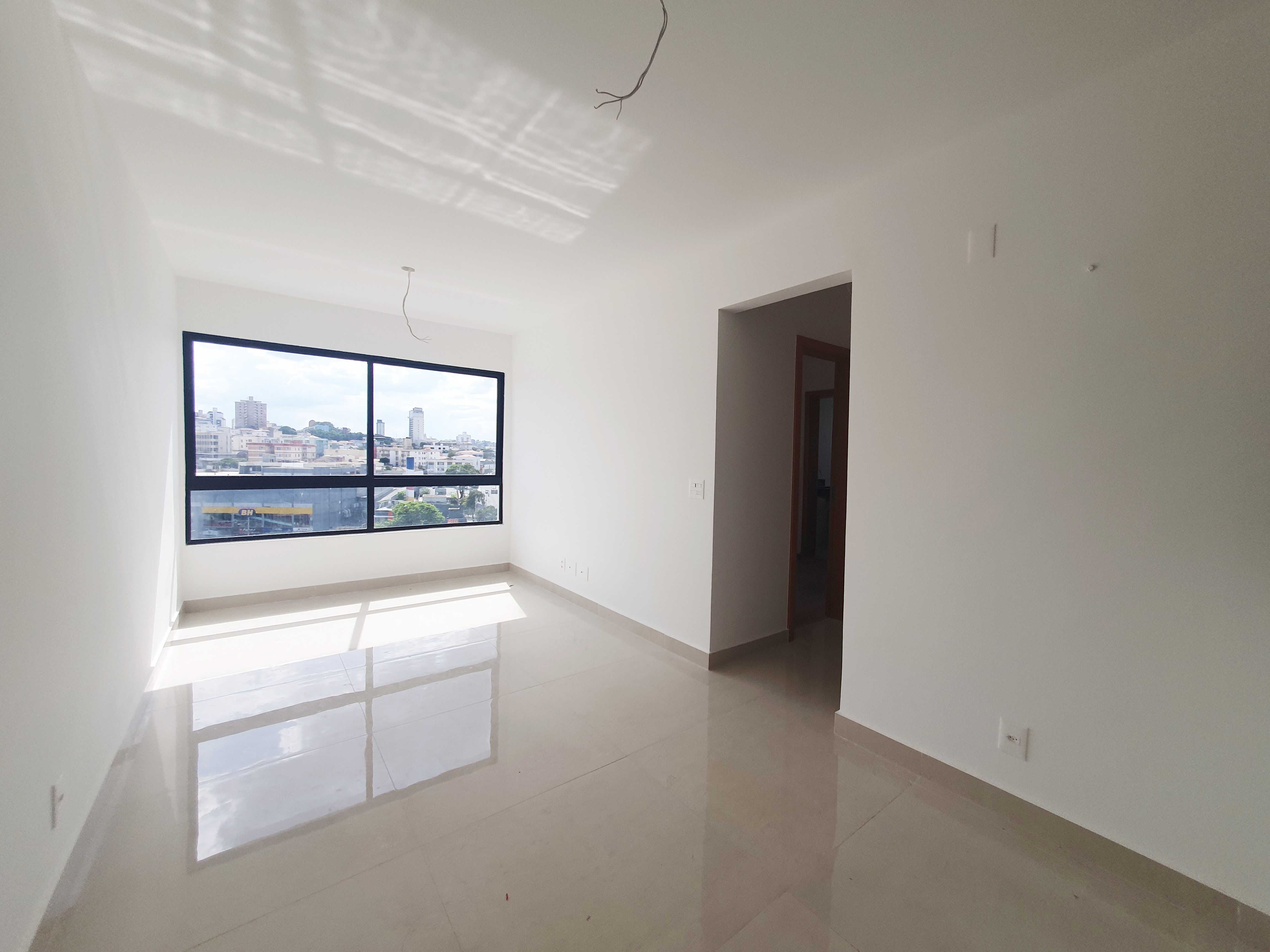 Apartamento à venda com 2 quartos, 61m² - Foto 1