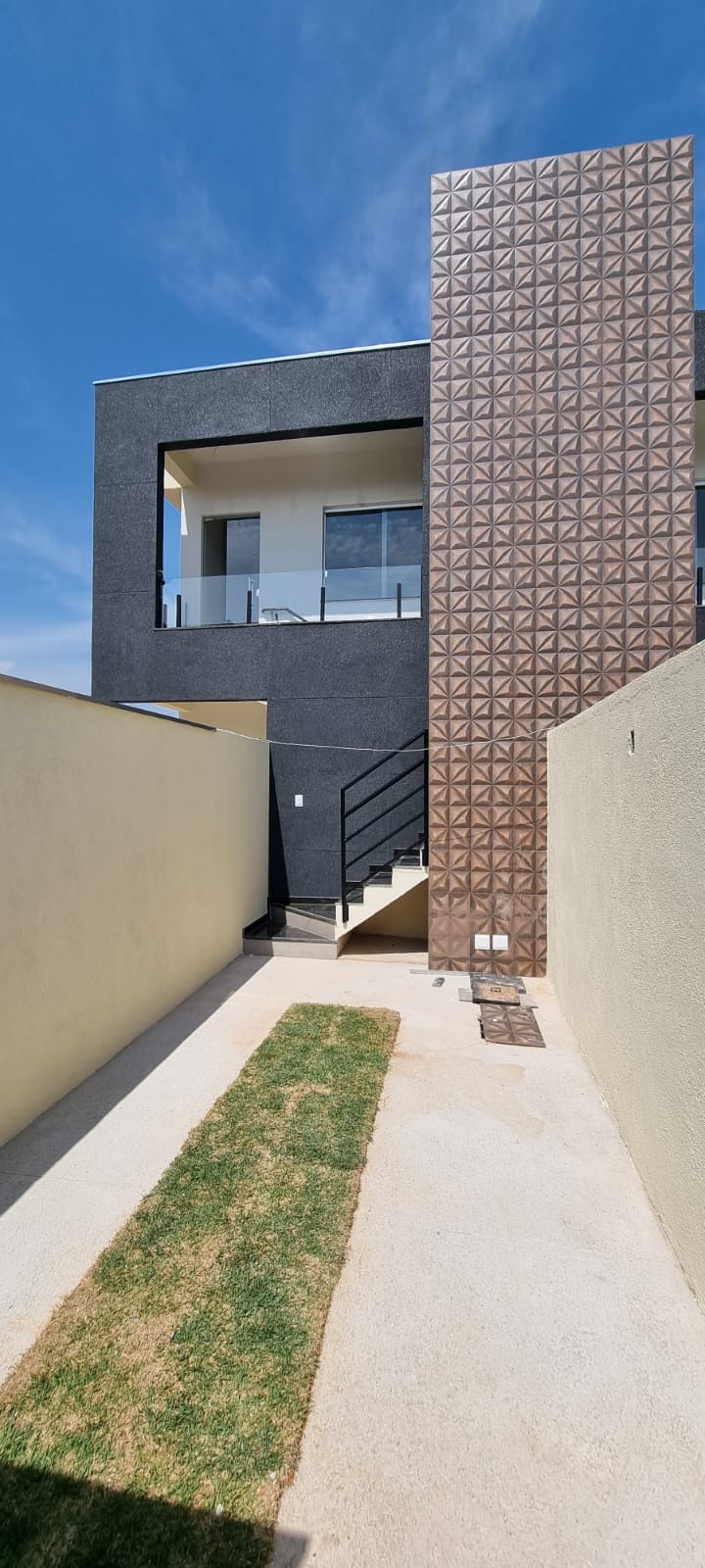 Casa à venda com 2 quartos, 60m² - Foto 1