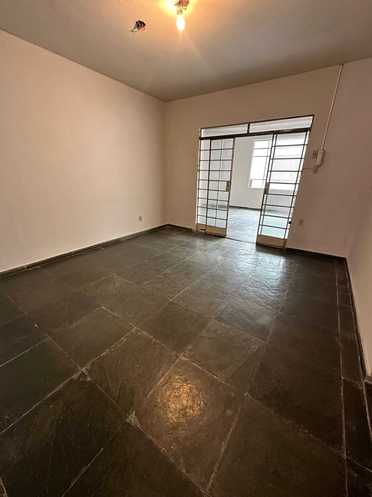 Casa à venda com 8 quartos, 359m² - Foto 12