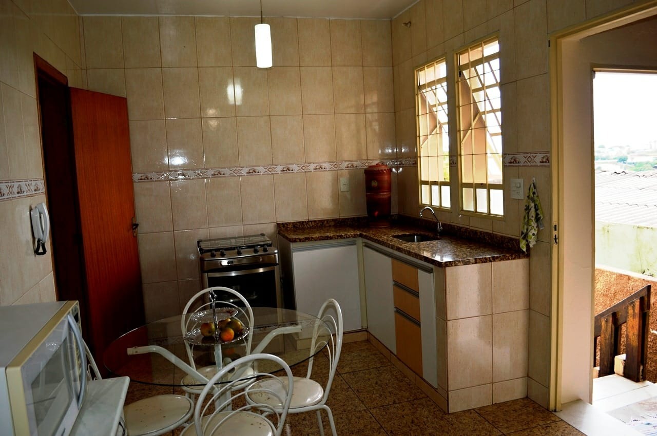 Casa à venda com 4 quartos, 300m² - Foto 22