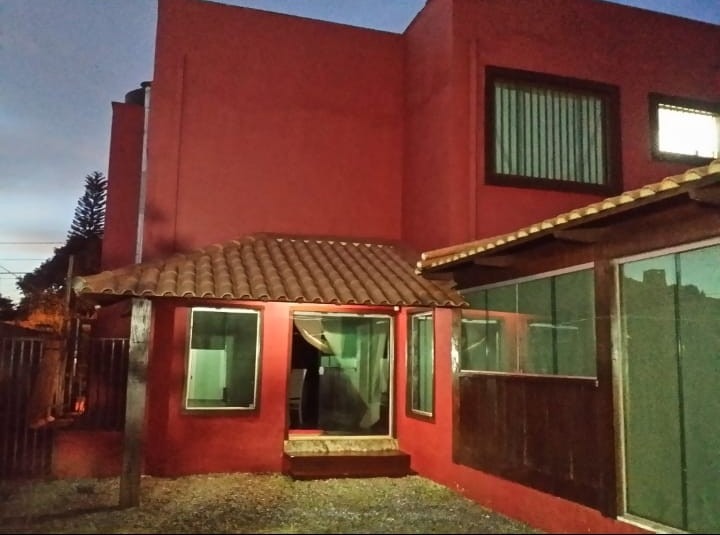 Casa de Condomínio à venda com 4 quartos, 360m² - Foto 1