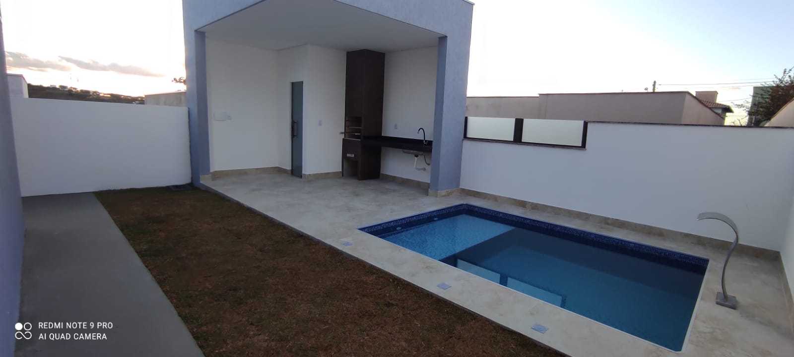 Casa de Condomínio à venda com 4 quartos, 130m² - Foto 1