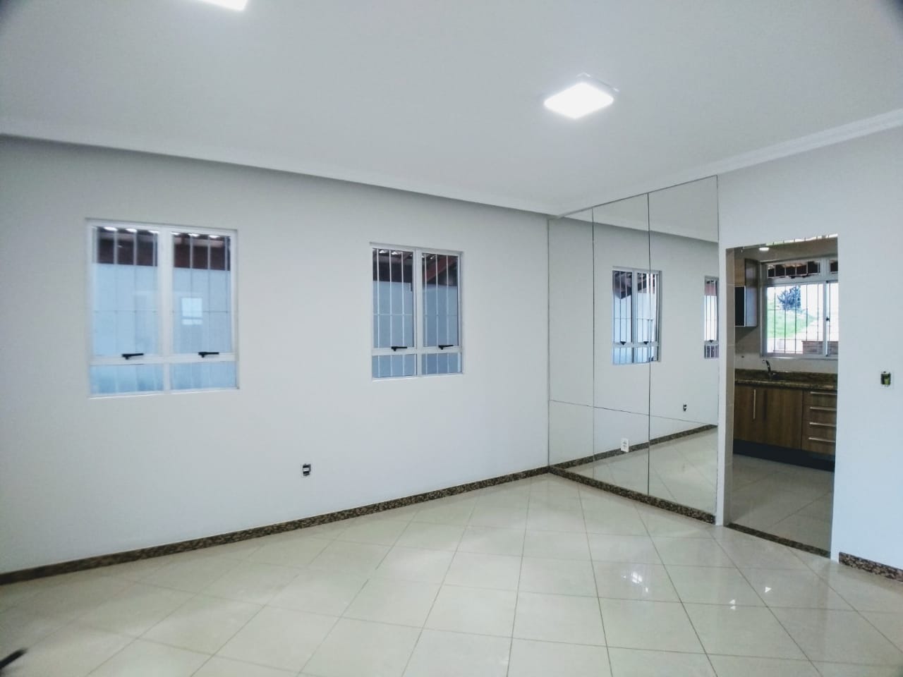 Casa à venda com 3 quartos, 360m² - Foto 4