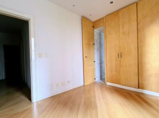 Apartamento para alugar com 4 quartos, 280m² - Foto 18