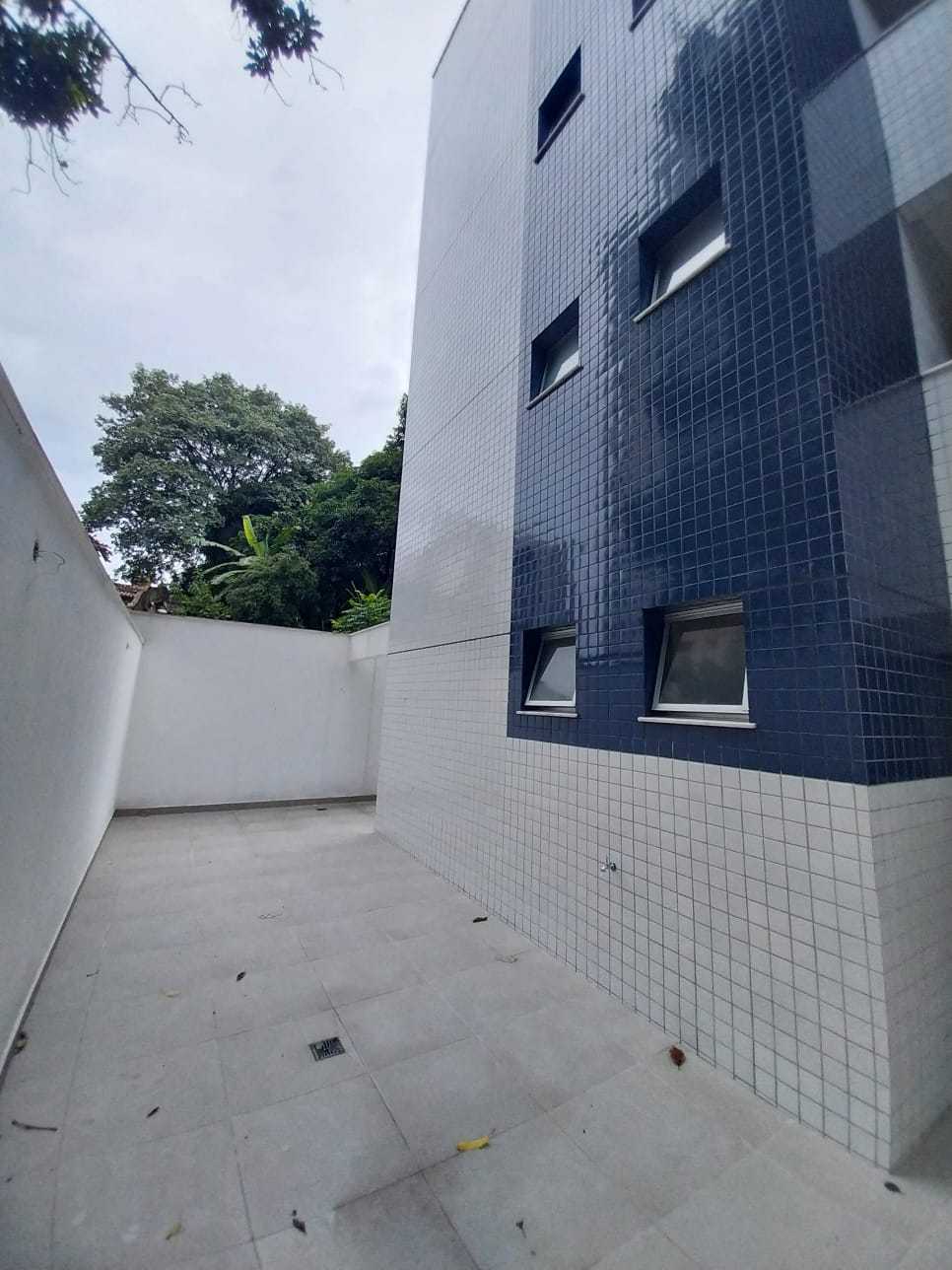 Apartamento à venda com 3 quartos, 150m² - Foto 2