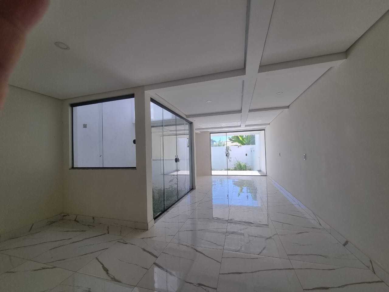 Casa à venda com 3 quartos, 60m² - Foto 2