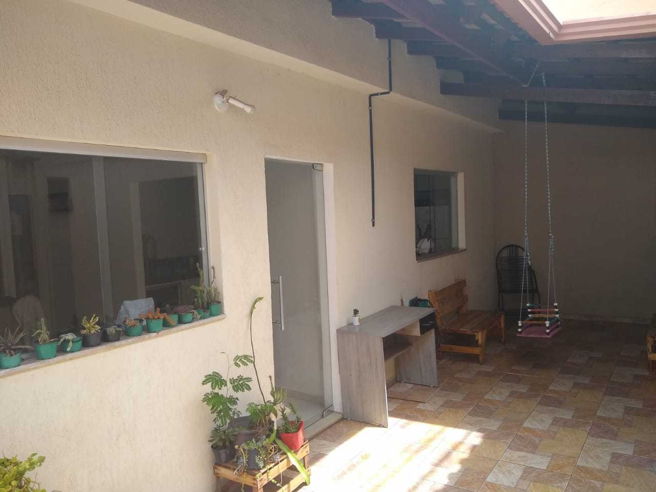 Casa à venda com 2 quartos, 120m² - Foto 2