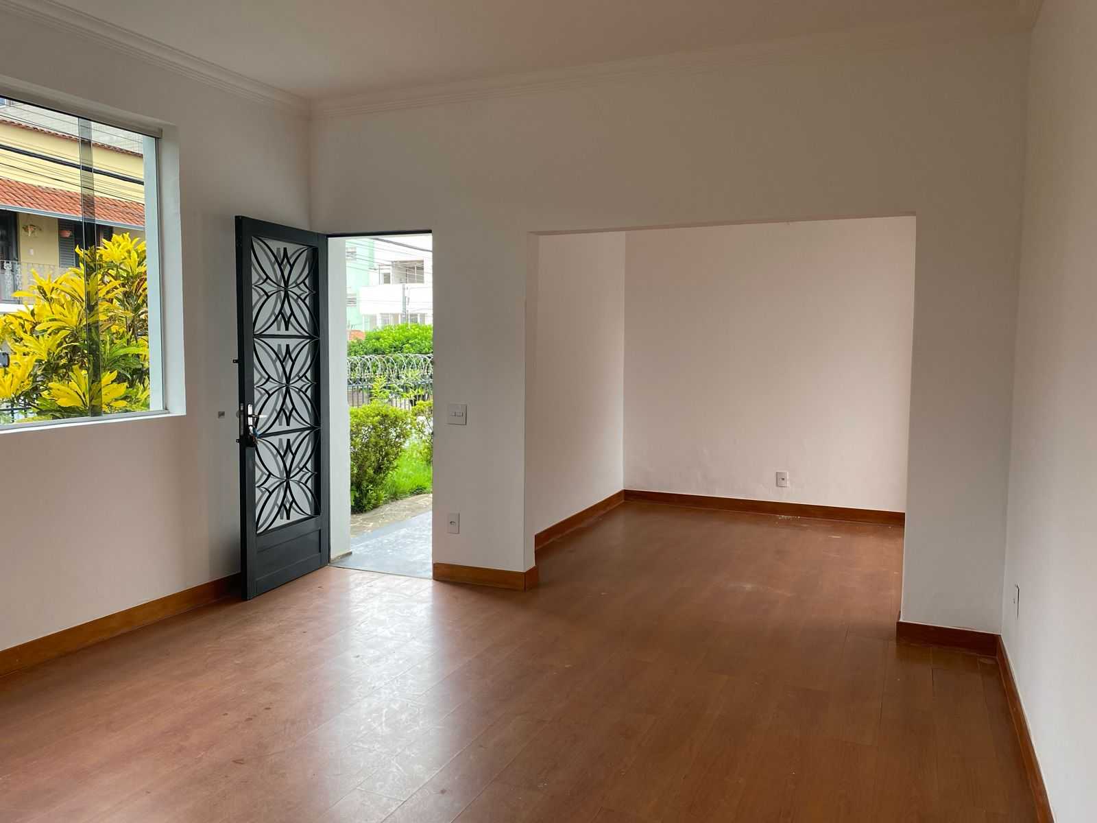 Casa à venda com 3 quartos, 217m² - Foto 2