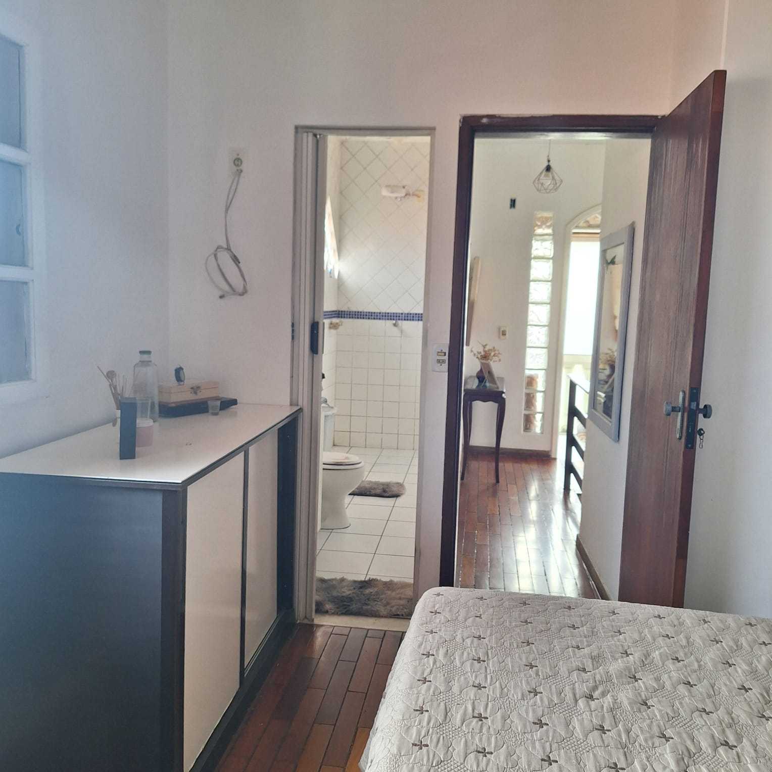 Casa à venda com 4 quartos, 200m² - Foto 15