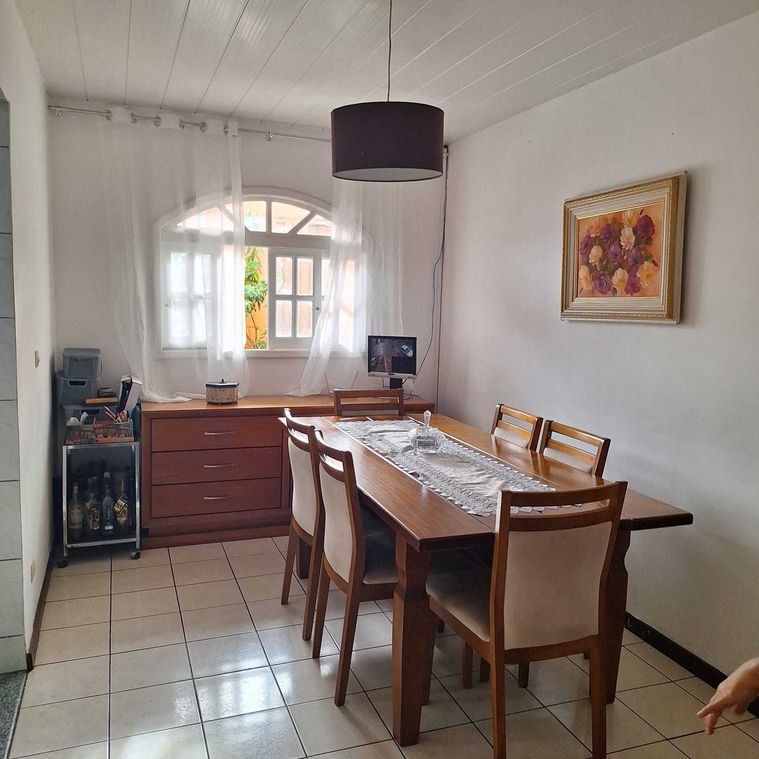 Casa à venda com 4 quartos, 200m² - Foto 1