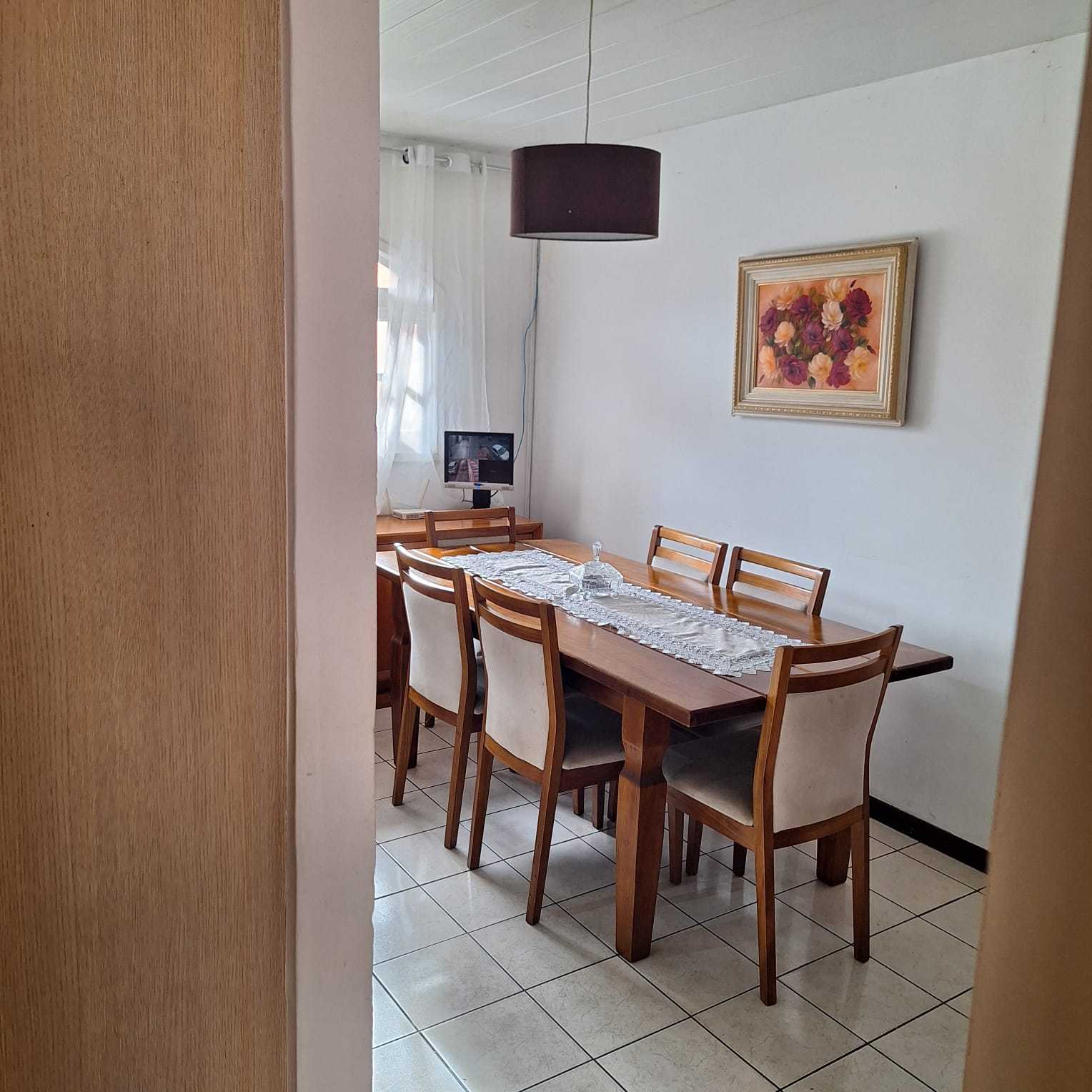 Casa à venda com 4 quartos, 200m² - Foto 2