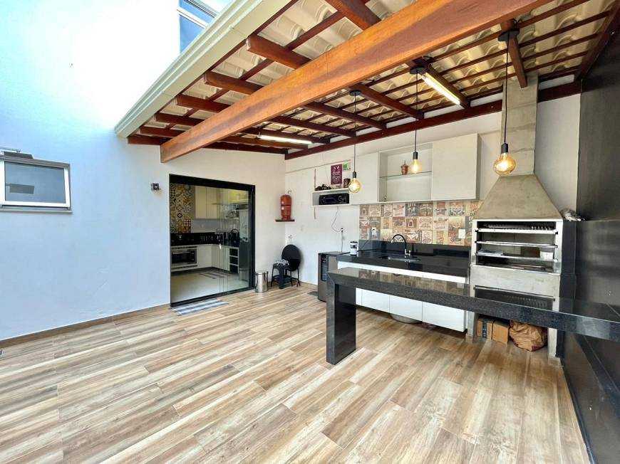 Casa à venda com 3 quartos, 130m² - Foto 3