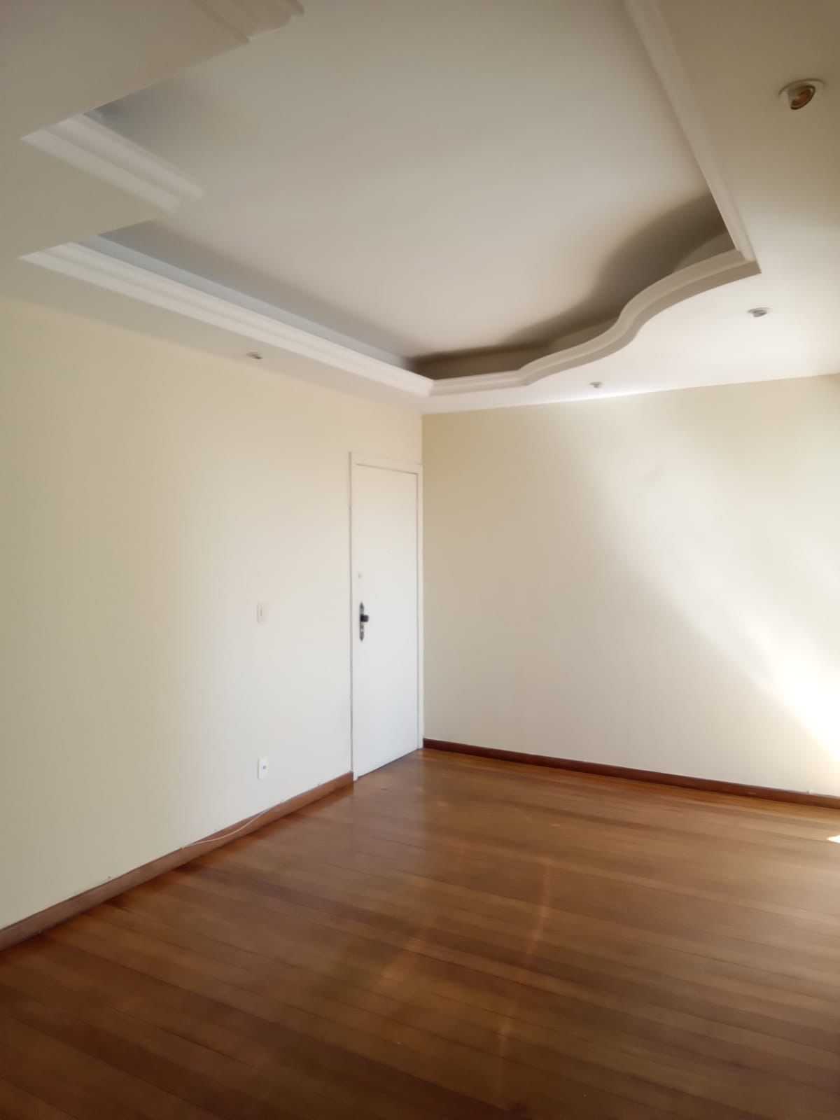 Apartamento à venda com 2 quartos, 75m² - Foto 2