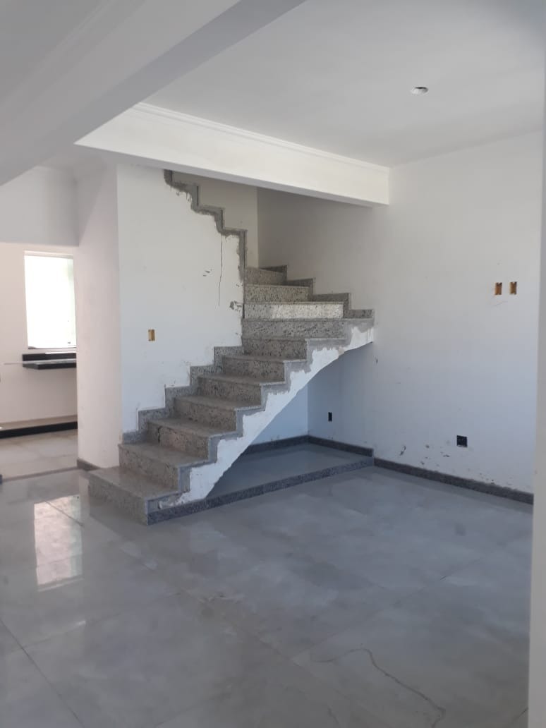 Casa à venda com 3 quartos, 70m² - Foto 4