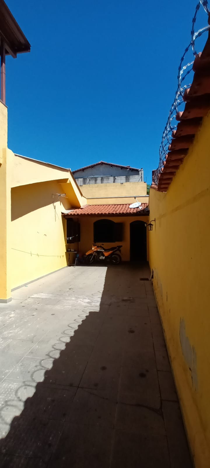 Casa à venda com 3 quartos, 201m² - Foto 2