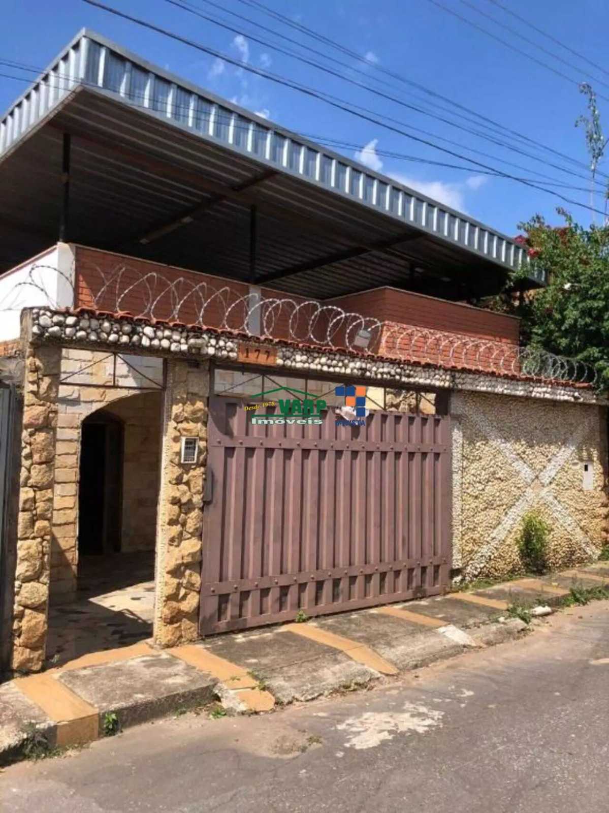 Casa à venda com 3 quartos, 120m² - Foto 1