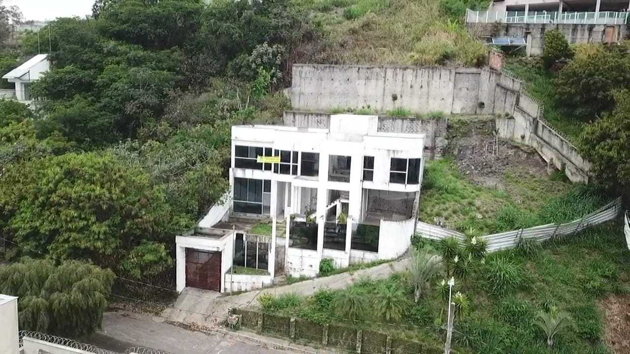 Casa à venda com 4 quartos, 300m² - Foto 8