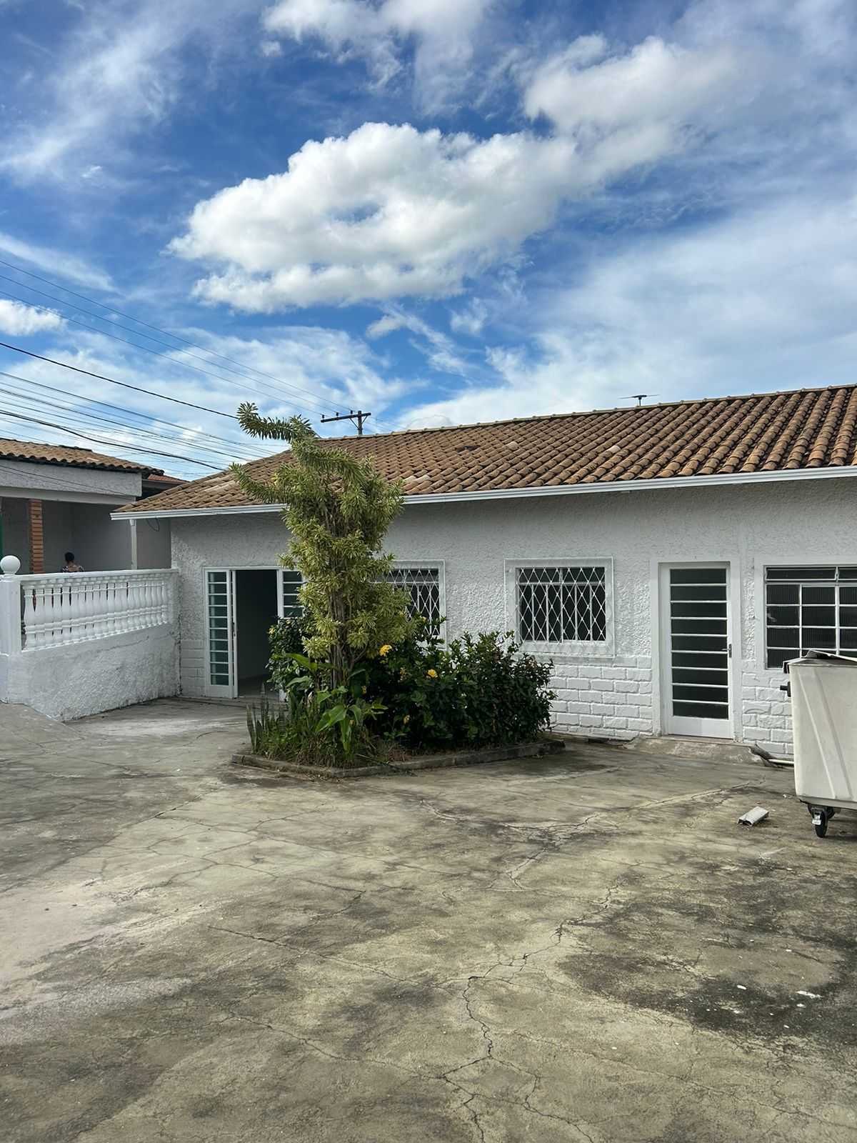 Casa à venda com 5 quartos, 220m² - Foto 2