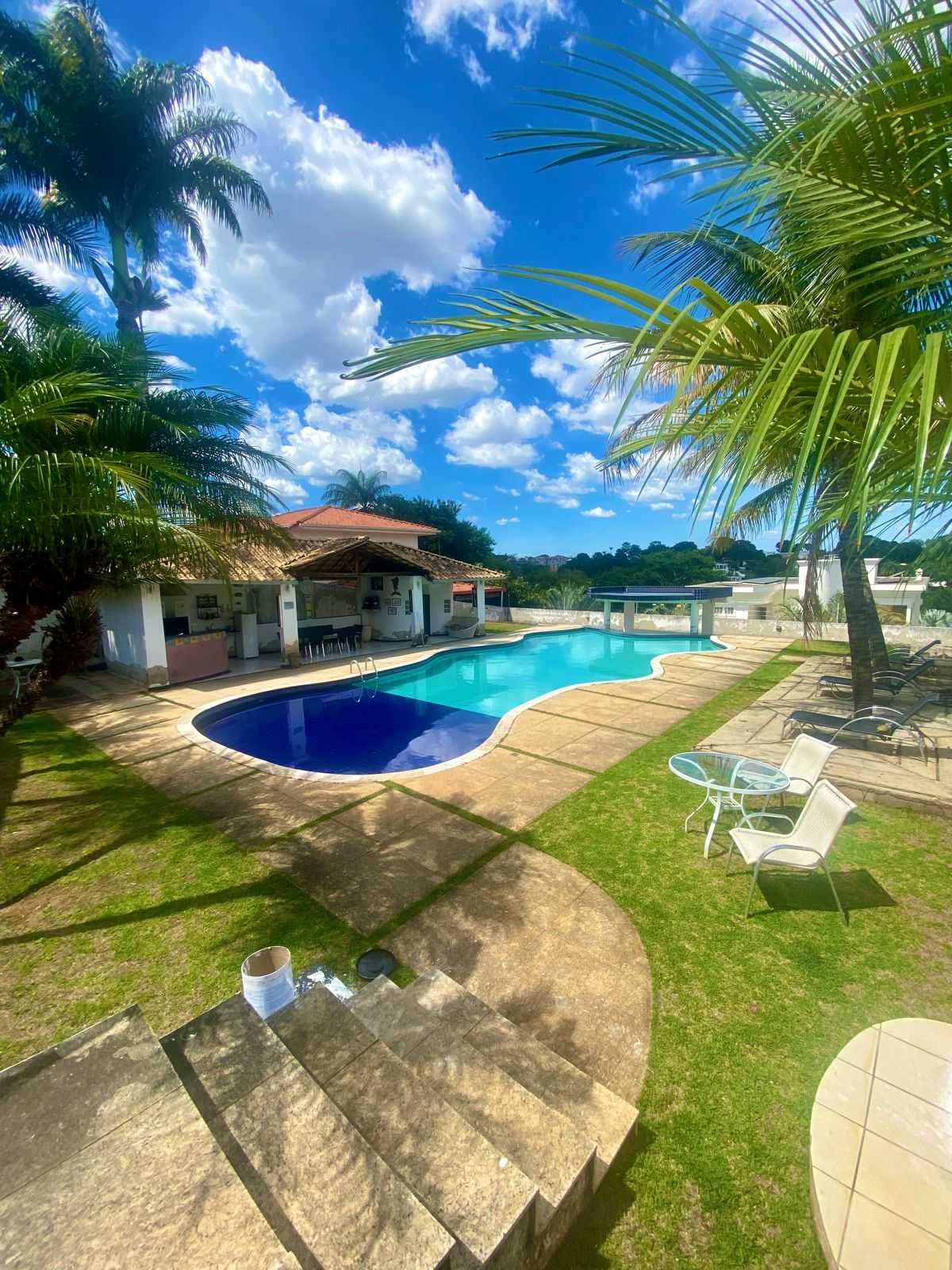 Casa à venda com 4 quartos, 390m² - Foto 2