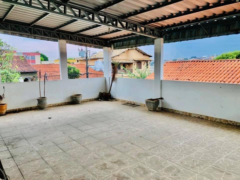 Casa à venda com 4 quartos, 240m² - Foto 4