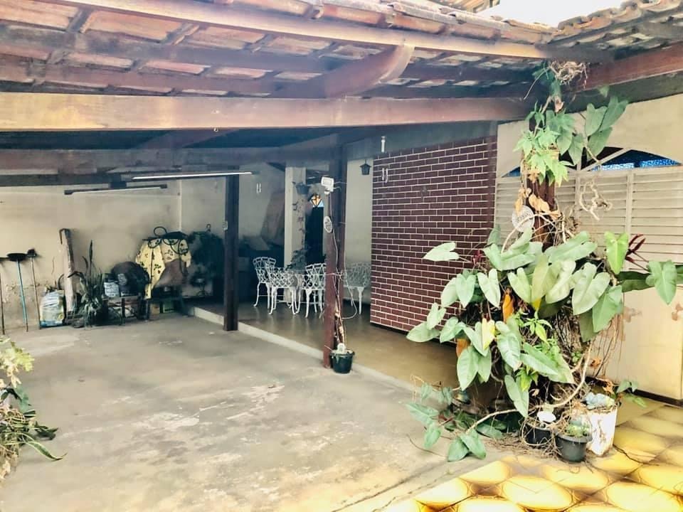 Casa à venda com 4 quartos, 240m² - Foto 1