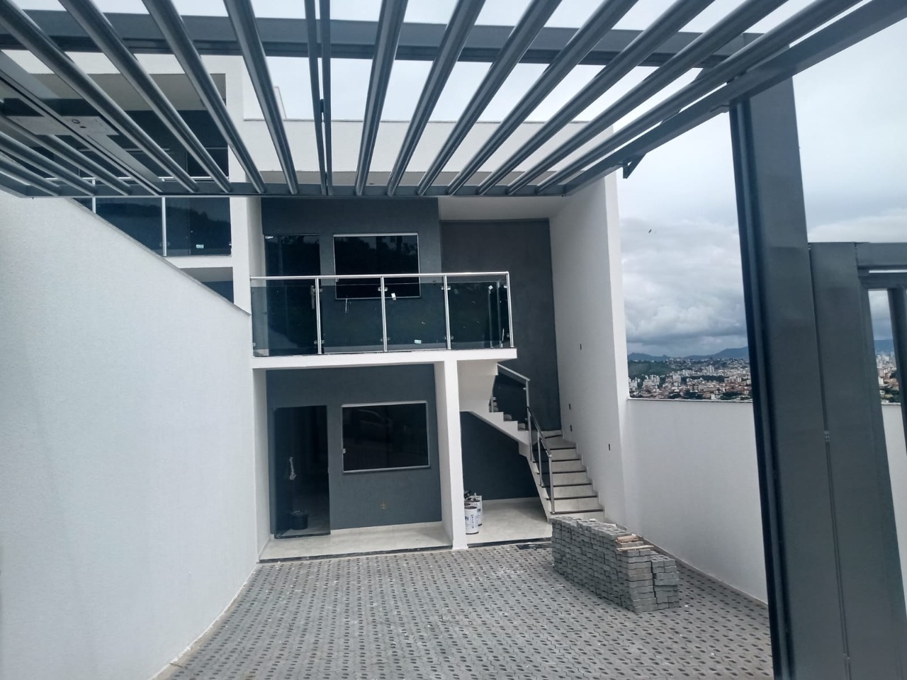 Casa à venda com 3 quartos, 90m² - Foto 1