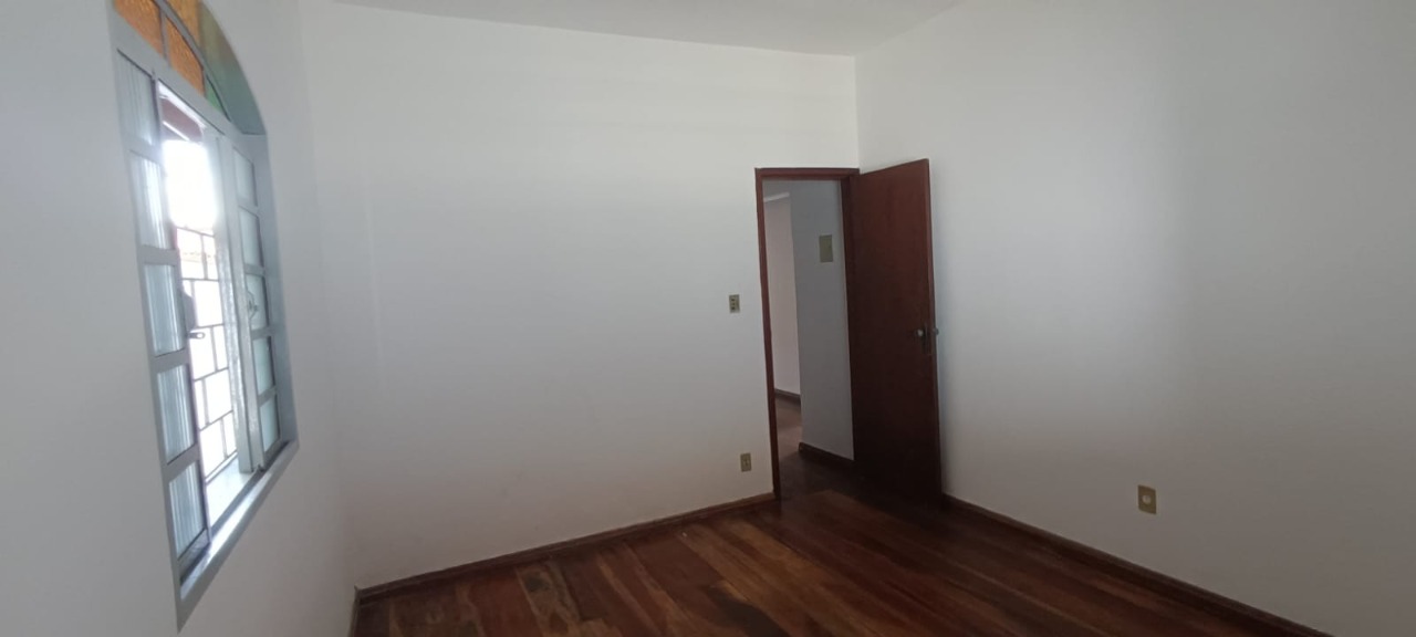 Casa à venda com 3 quartos, 220m² - Foto 8