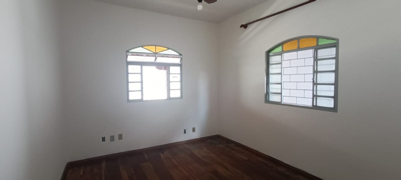 Casa à venda com 3 quartos, 220m² - Foto 7