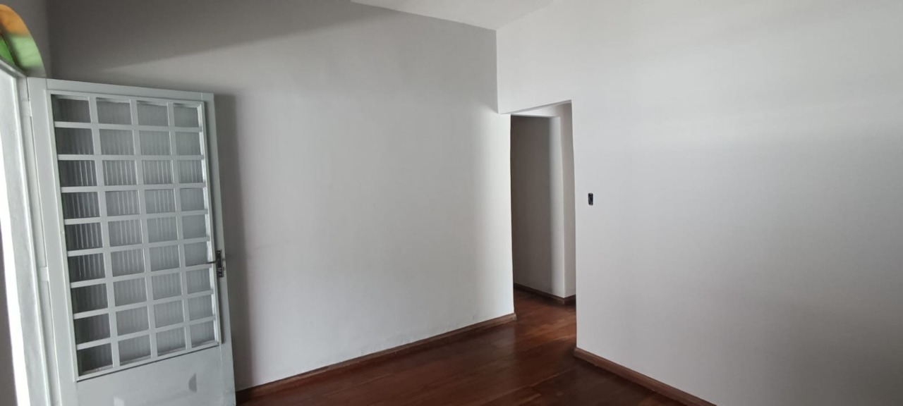 Casa à venda com 3 quartos, 220m² - Foto 4