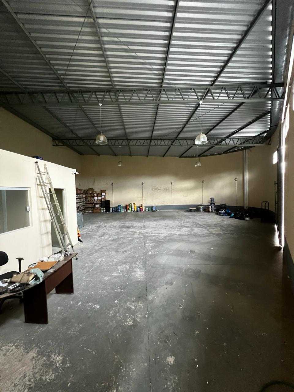 Depósito-Galpão-Armazém para alugar com 2 quartos, 228m² - Foto 10