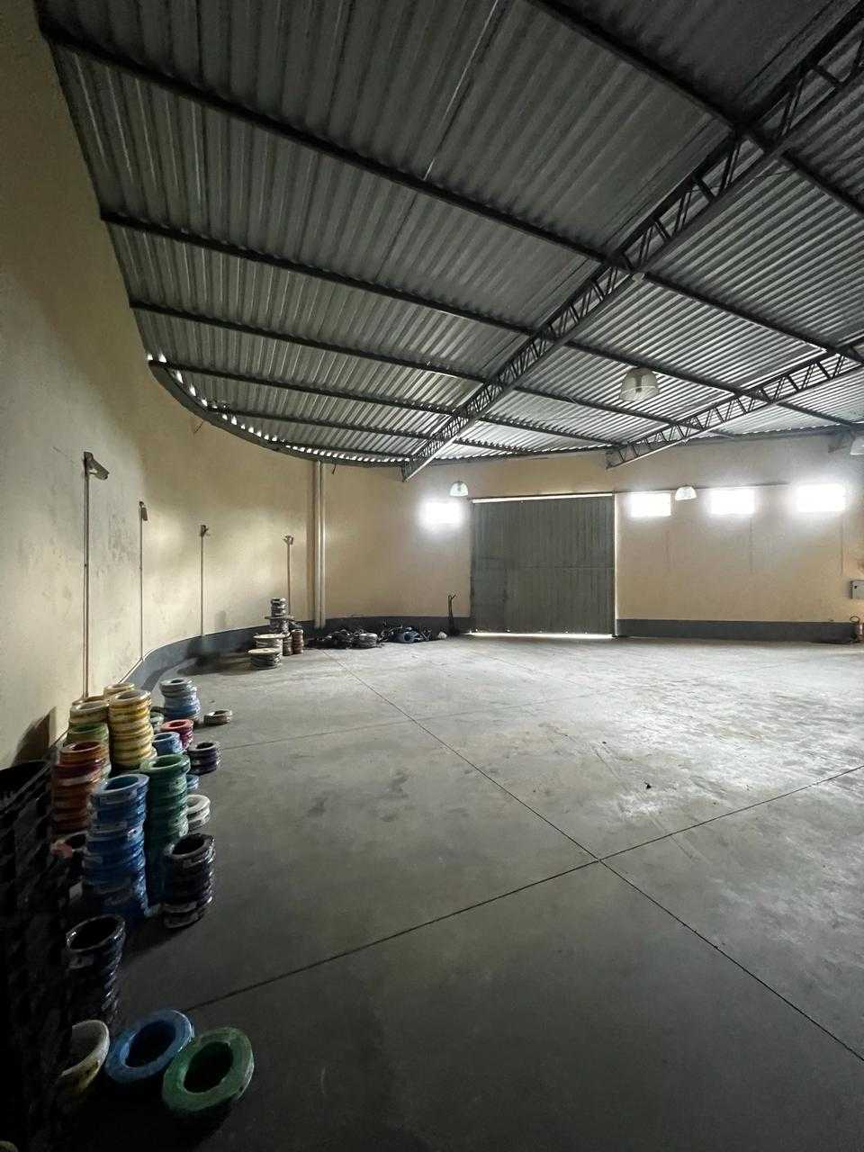 Depósito-Galpão-Armazém para alugar com 2 quartos, 228m² - Foto 5