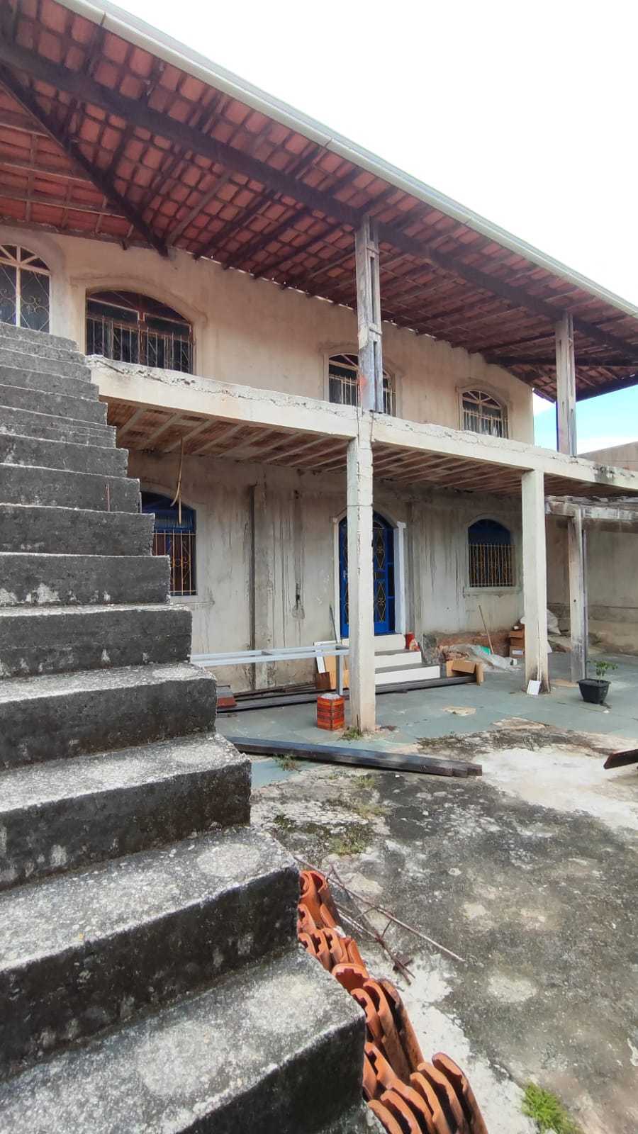 Casa à venda com 4 quartos, 280m² - Foto 1